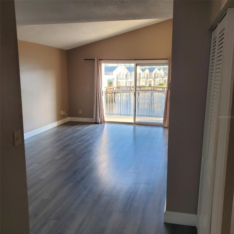 Image 8 of property listing at 2504 WOODGATE BOULEVARD 205, Orlando, FL 32822