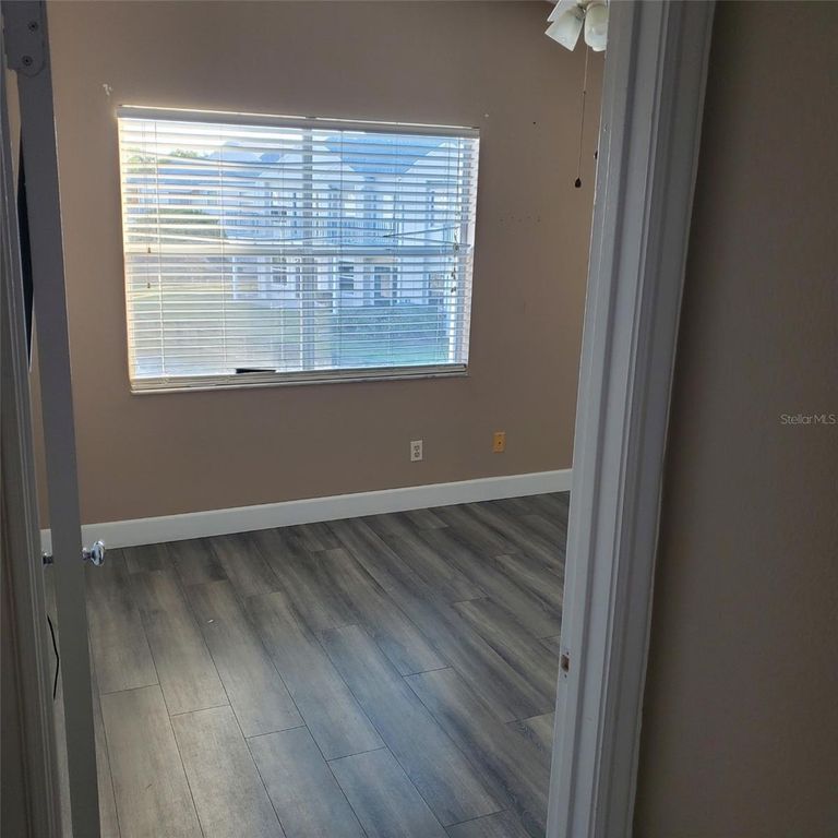 Image 10 of property listing at 2504 WOODGATE BOULEVARD 205, Orlando, FL 32822