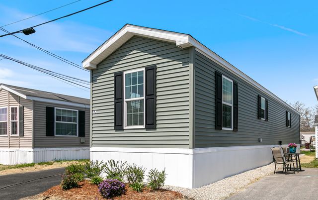 53 Brookwood Drive, Salem, NH 03079