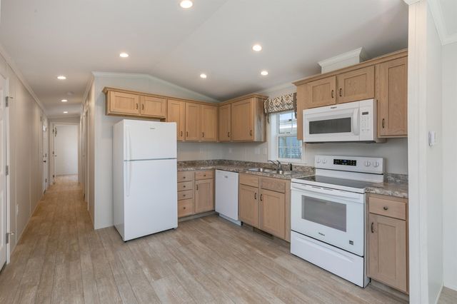 53 Brookwood Drive, Salem, NH 03079