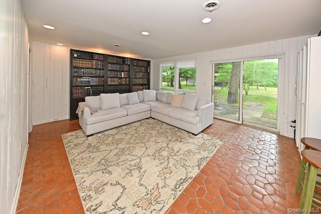 43 Sutin Place, Spring Valley, NY 10977