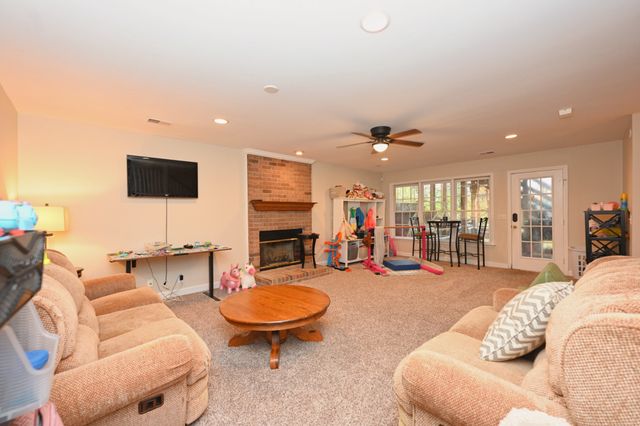 105 Windstar Bay Blvd, Hendersonville, TN 37075