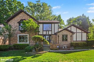 47744 Westlake Drive, Shelby Twp, MI 48315
