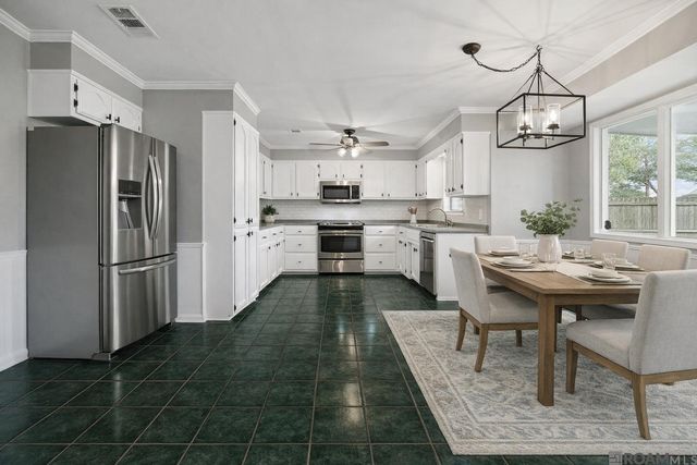 3314 Cedar St, Zachary, LA 70791