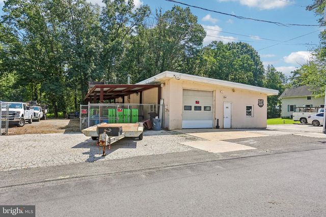 841 CAMDEN AVE, Blackwood, NJ 08012