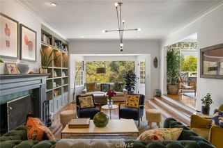 3704 Prestwick, Los Angeles, CA 90027
