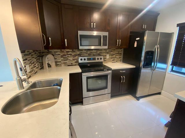 10473 NW 3RD Street, Pembroke Pines, FL 33026