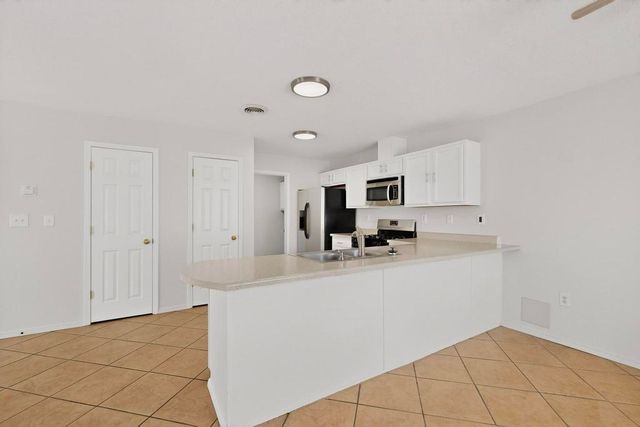 1519 Larkin Lane SW, Albuquerque, NM 87105