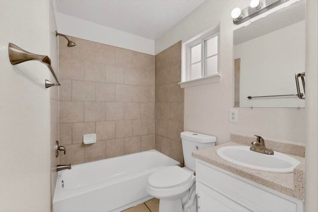 1519 Larkin Lane SW, Albuquerque, NM 87105