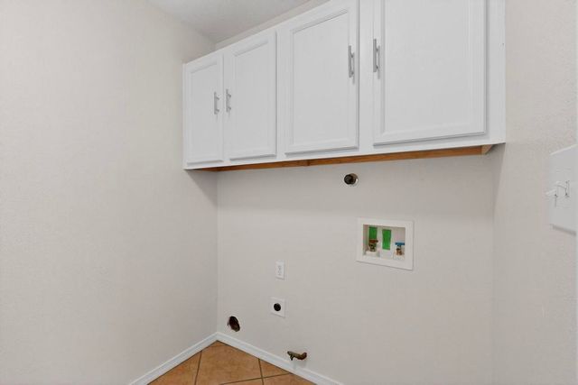 1519 Larkin Lane SW, Albuquerque, NM 87105