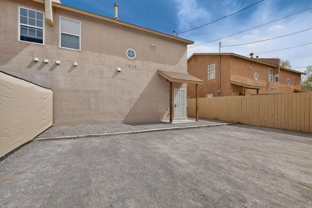 1519 Larkin Lane SW, Albuquerque, NM 87105
