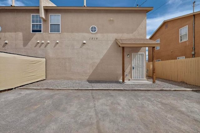 1519 Larkin Lane SW, Albuquerque, NM 87105
