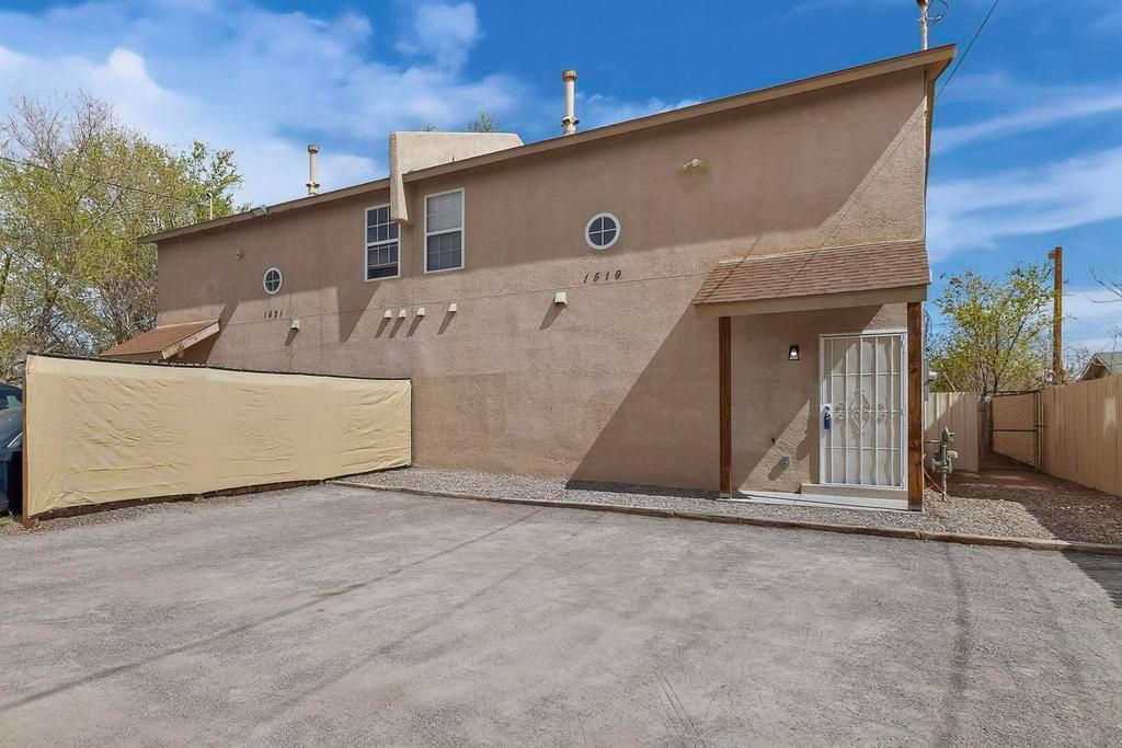 1519 Larkin Lane SW, Albuquerque, NM 87105