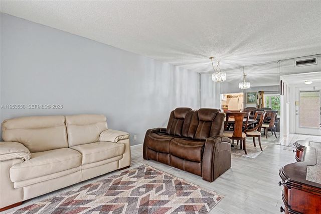 1040 Country Club Dr 306, Margate, FL 33063