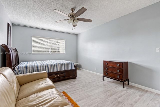 1040 Country Club Dr 306, Margate, FL 33063