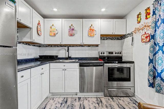 1040 Country Club Dr 306, Margate, FL 33063