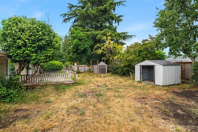 23450 27th Avenue S, Des Moines, WA 98198