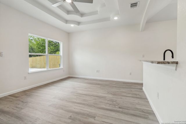 567 N San Horacio, San Antonio, TX 78228