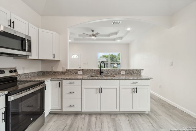 567 N San Horacio, San Antonio, TX 78228