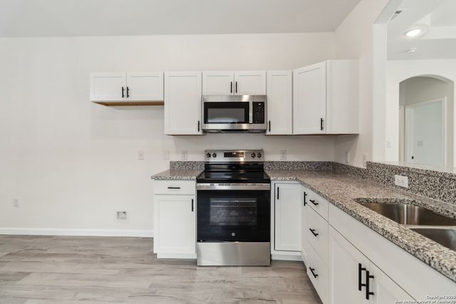 567 N San Horacio, San Antonio, TX 78228