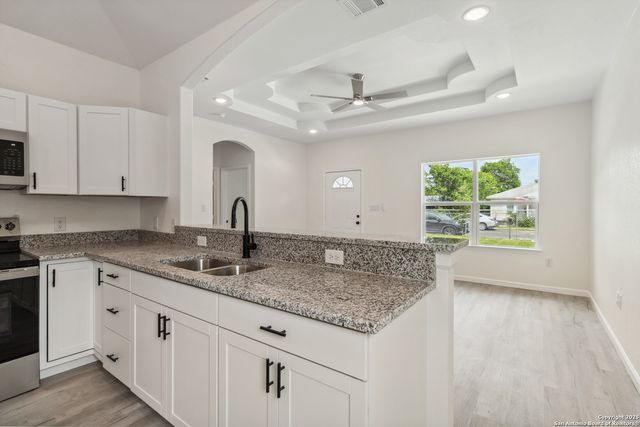 567 N San Horacio, San Antonio, TX 78228