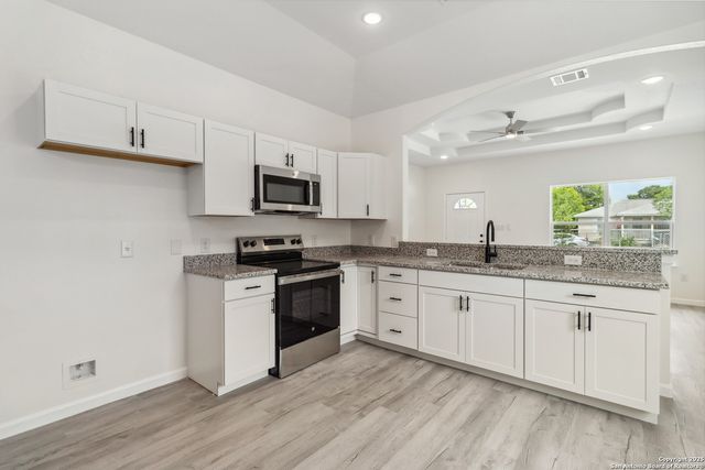 567 N San Horacio, San Antonio, TX 78228