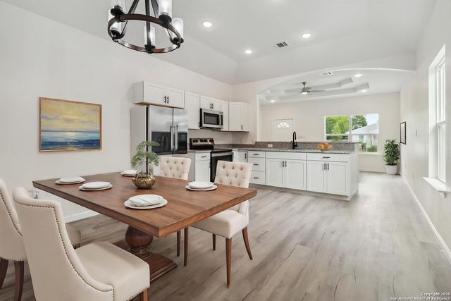 567 N San Horacio, San Antonio, TX 78228