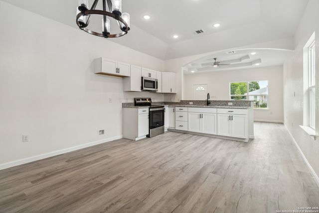 567 N San Horacio, San Antonio, TX 78228