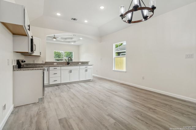 567 N San Horacio, San Antonio, TX 78228