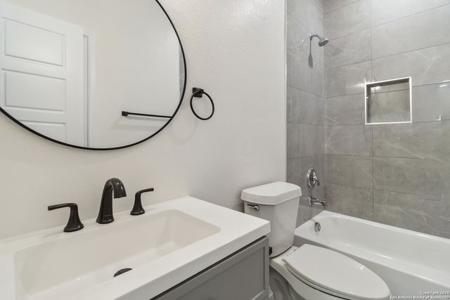 567 N San Horacio, San Antonio, TX 78228
