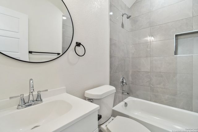 567 N San Horacio, San Antonio, TX 78228