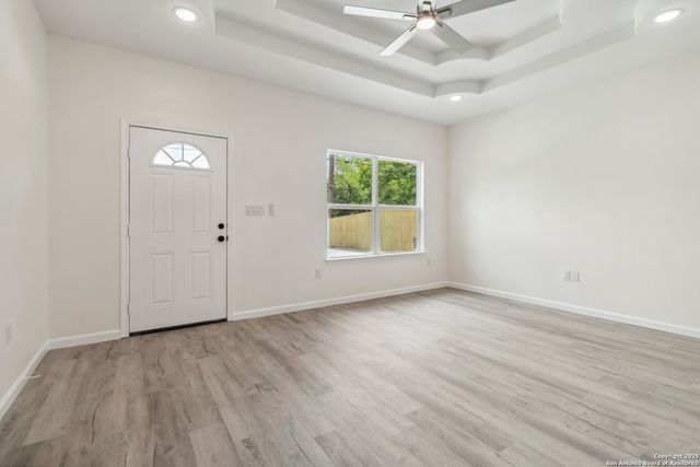 567 N San Horacio, San Antonio, TX 78228