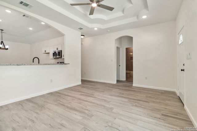 567 N San Horacio, San Antonio, TX 78228