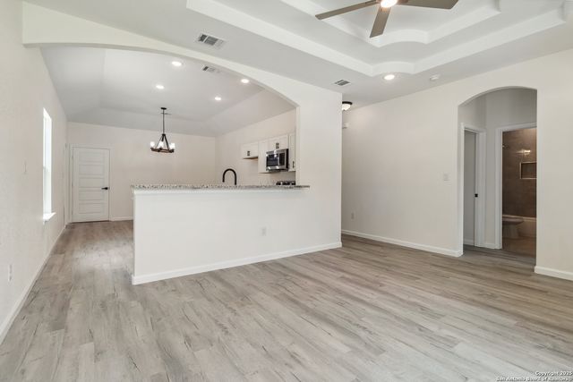 567 N San Horacio, San Antonio, TX 78228