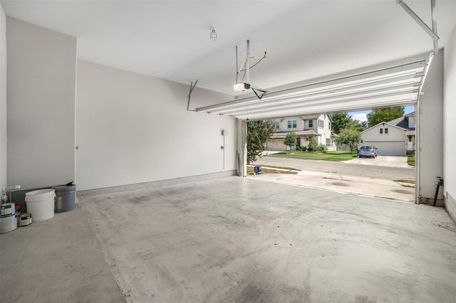 925 Centerra Hills CIR, Round Rock, TX 78665