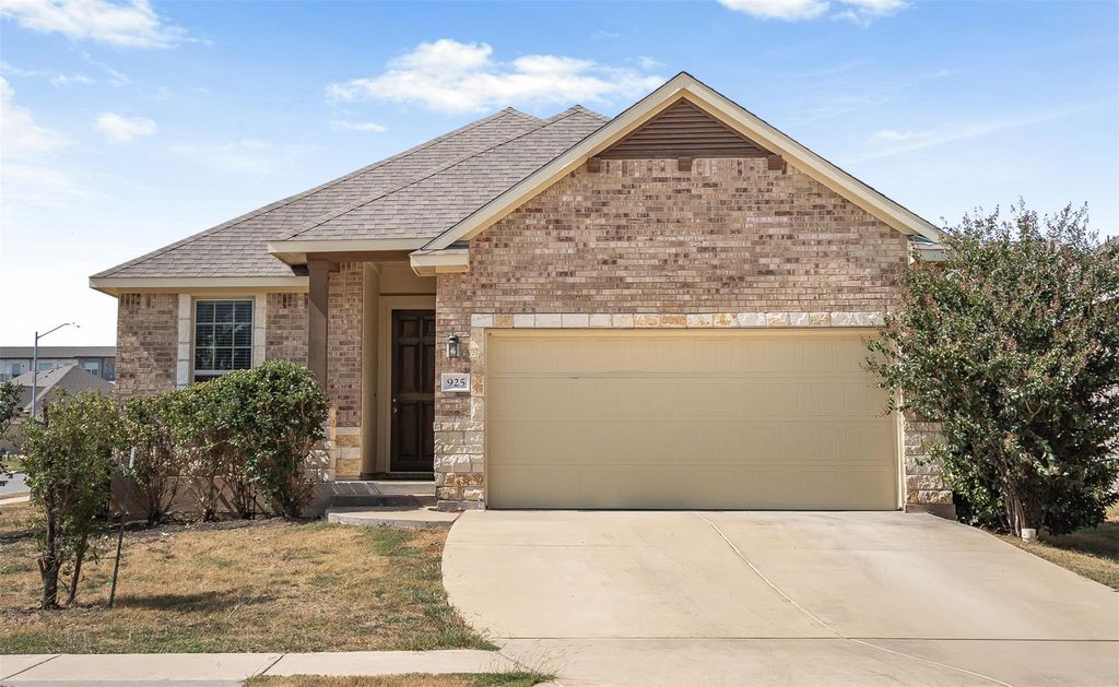 925 Centerra Hills CIR, Round Rock, TX 78665