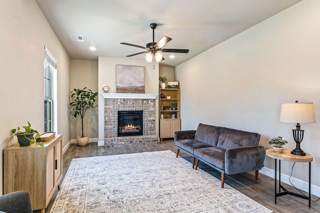 3670 Macintosh Way, Bentonville, AR 72712