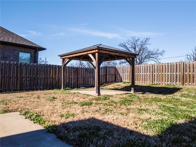 3670 Macintosh Way, Bentonville, AR 72712