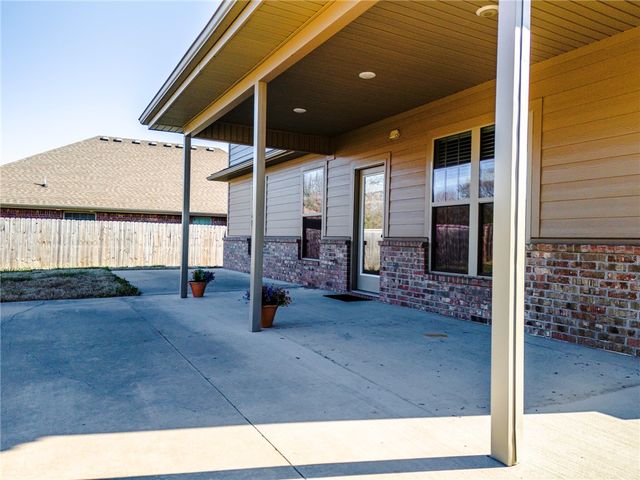 3670 Macintosh Way, Bentonville, AR 72712