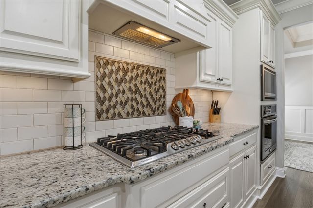 100 NW Highland Road, Bentonville, AR 72712