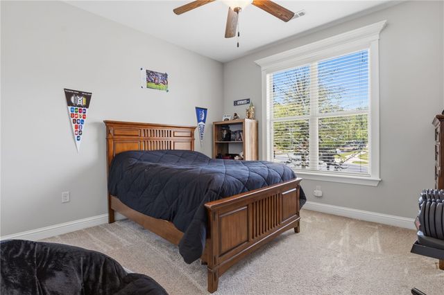 100 NW Highland Road, Bentonville, AR 72712
