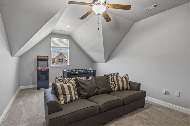 100 NW Highland Road, Bentonville, AR 72712