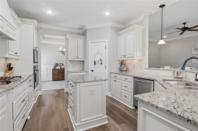100 NW Highland Road, Bentonville, AR 72712
