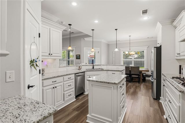 100 NW Highland Road, Bentonville, AR 72712