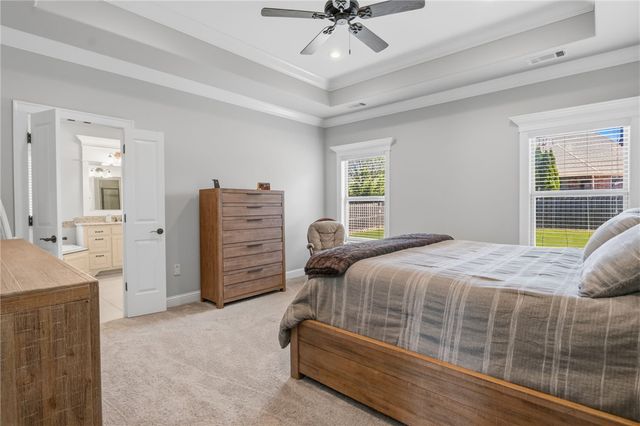 100 NW Highland Road, Bentonville, AR 72712