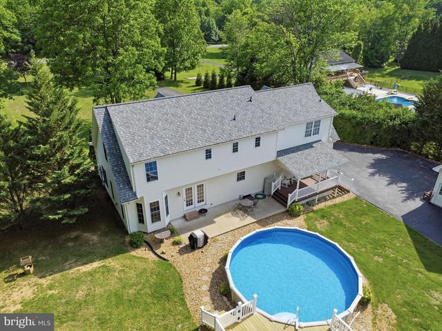 726 DOE RUN RD, Inwood, WV 25428