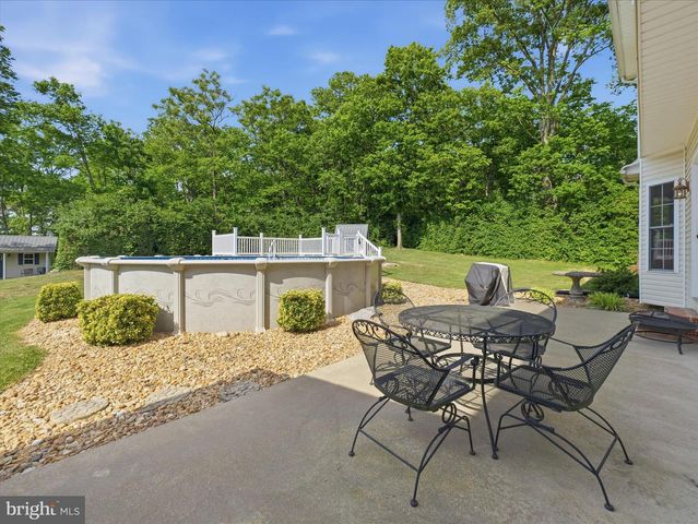 726 DOE RUN RD, Inwood, WV 25428