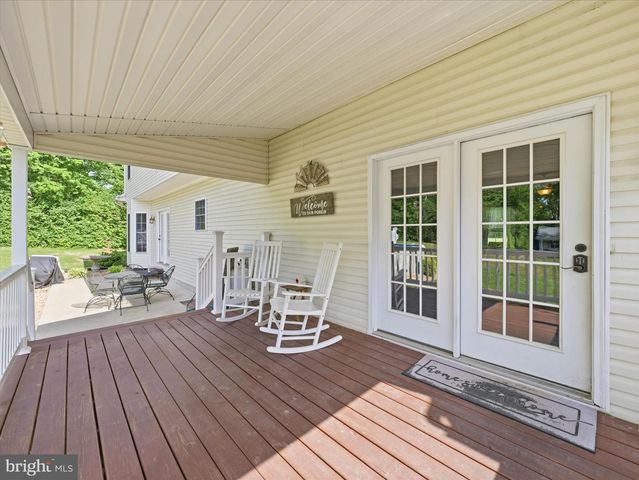 726 DOE RUN RD, Inwood, WV 25428