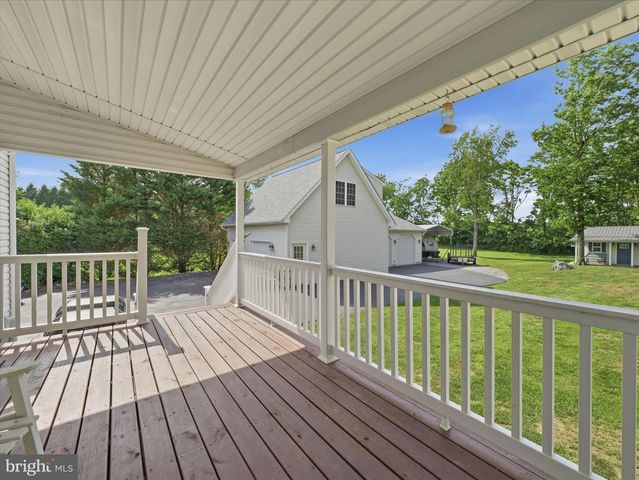 726 DOE RUN RD, Inwood, WV 25428