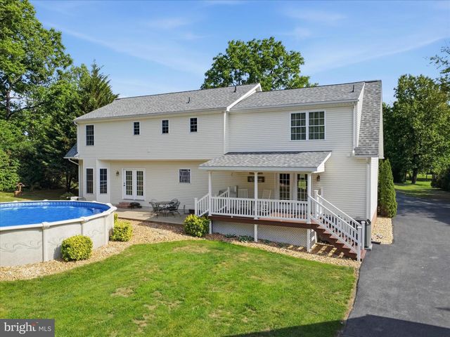 726 DOE RUN RD, Inwood, WV 25428